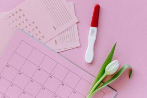 妊娠検査薬とカレンダー