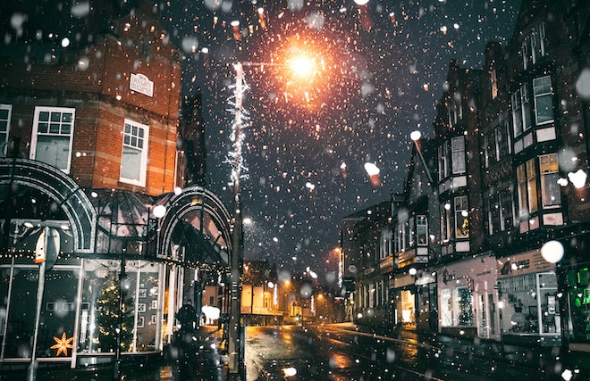 雪が降る街